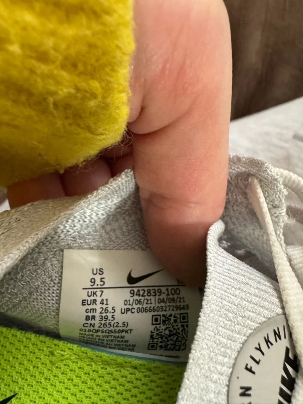 Nike Women's White Flyknit Running Sneakers with Black Swoosh - Picture 4 of 7